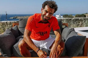 Nóng: Tiền đạo Salah ký hợp đồng 2 năm với Liverpool