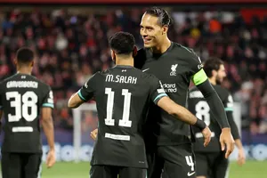 HLV Arne Slot cảnh báo Liverpool không thể vô địch