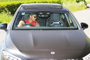 Tiền đạo Rashford khăn gói rời Man United