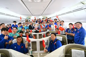 Đội tuyển Việt Nam tập buổi đầu tiên trên đất Thái Lan