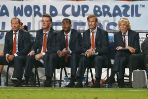 Louis van Gaal và Kluivert sắp về nắm đội tuyển Indonesia