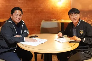 Sốc: Nghi án HLV Shin Tae-yong bị học trò Indonesia ‘đá bay ghế’