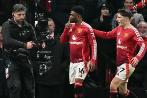 Ngôi sao nhỏ Amad Diallo nối gót đàn anh Ronaldo