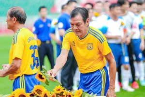 Ấm áp trận cầu tưởng nhớ các cựu cầu thủ Hải Quan đã khuất