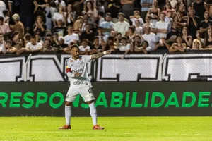 Tiền đạo Neymar lên tiếng sau khi trả đũa cổ động viên quá khích 