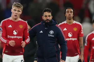 Hojlund đang chơi bóng trong sự sợ hãi