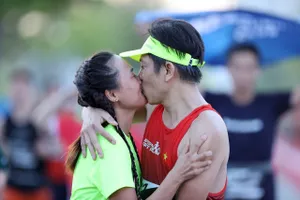 Nụ hôn chiến thắng ở Run To Live 2025