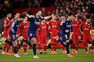 PSG châm lửa đốt cháy thành Anfield