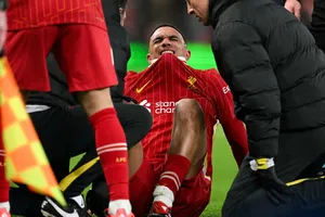 Arnold vắng mặt ở chung kết Carabao Cup và dấu hỏi về tương lai cùng Salah, Van Dijk