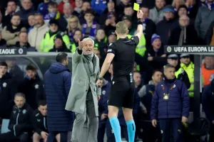 HLV Jose Mourinho mắng trọng tài ‘ngạo mạn’ khi bỏ qua 3 quả phạt đền