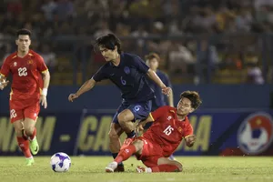 Thầy Kim lo tiền đạo tuyển Việt Nam ‘mất tích’