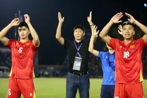 HLV Kim Sang-sik muốn có thêm ngoại binh nhập tịch