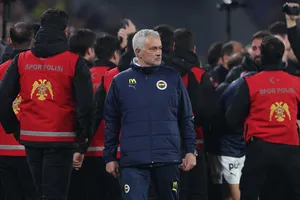 Bị tố cáo tấn công đồng nghiệp, CLB Fenerbahce bênh vực Mourinho