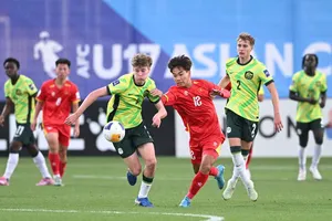 U-17 Việt Nam khó thở, Nhật Bản thảnh thơi