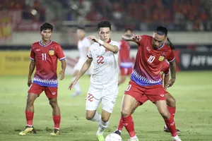 HLV Kim Sang-sik mệt mỏi tìm “sát thủ” cho tuyển Việt Nam