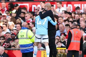 HLV Pep Guardiola giận dữ chỉ trích fans Manchester United