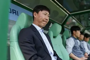 HLV Kim Sang-sik vượt qua chuỗi ngày đen tối
