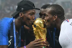 Bóng tối sau hào quang sân cỏ của ngôi sao Paul Pogba