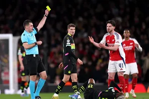 Ly kỳ VAR lật ngược tình thế cho Pháo thủ thành London