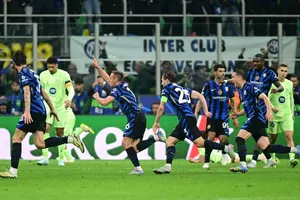 Bán kết Champions League không thể điên rồ hơn ở San Siro