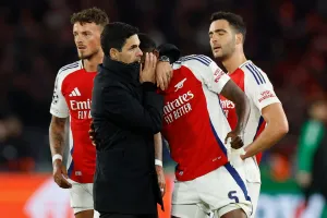 Các cầu thủ Arsenal đã bật khóc trong phòng thay đồ