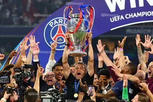 Ngôi sao Mbappe chúc mừng PSG vô địch, người hâm mộ ‘đá xéo’