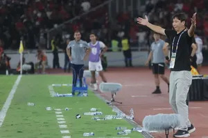 HLV Kim Sang-sik bật mí những lùm xùm ngoài đường biên