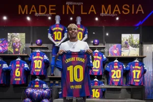 Đừng đặt gánh nặng lên vai tiểu tướng Yamal