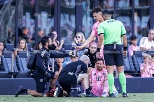 Đá 11 phút, siêu sao Messi dính chấn thương phải rời sân