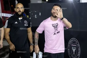 Vệ sĩ của Messi bị trừng phạt