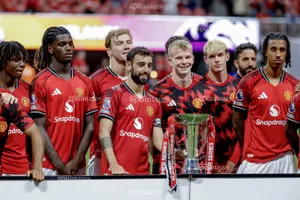 Vết xước trên chiếc cúp vô địch của CLB Manchester United