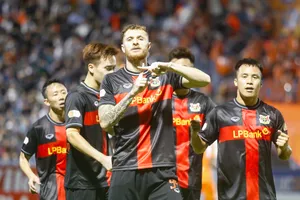 Lạ lùng tân binh Ninh Bình ‘làm mưa làm gió’ ở V-League