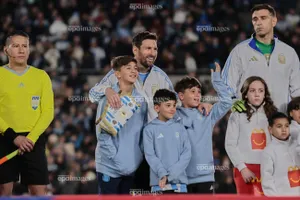 Xúc động Messi đá trận cuối trong màu áo đội tuyển Argentina ở sân nhà