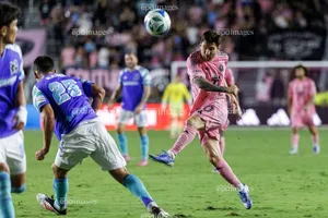 Không thể ngăn siêu sao Messi ghi bàn và kiến tạo