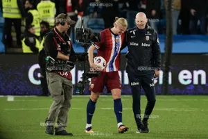 Đá hỏng phạt đền 2 lần, tiền đạo Haaland vẫn lập hat trick thứ 6