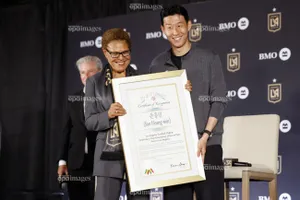 Son Heung-min đi vào lịch sử trong ngày buồn của đội tuyển Hàn Quốc