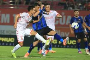 Ninh Bình tiếp đà thăng hoa, HA Gia Lai rơi tự do