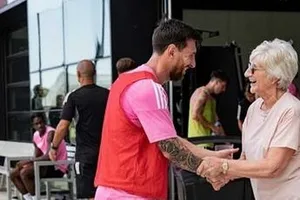 Mẹ của Beckham lần đầu tiên gặp Messi, Inter Miami muốn chiêu mộ Neymar