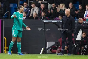 Liverpool suy sụp, HLV Arne Slot bất lực