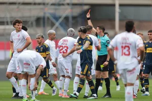 Hy hữu trọng tài bị treo còi vĩnh viễn vì rút thẻ đỏ phạt con trai của Chủ tịch liên đoàn