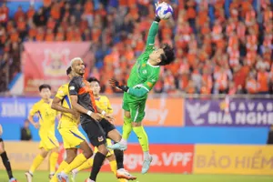 Tân binh Ninh Bình ‘làm mưa làm gió’ ở V-League