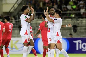 Xuân Son lập công, tuyển Việt Nam thắng khó Lào