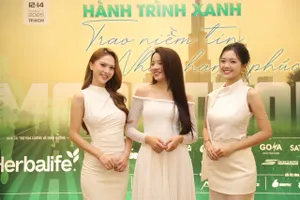 Người đẹp trên đường chạy Tiền Phong Half Marathon 2025