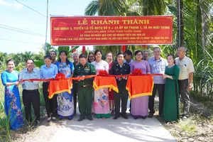 Con đường mơ ước nối những niềm vui ở xã An Ngãi Trung.