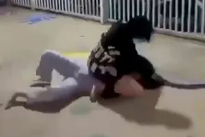 cô gái bị làm nhục