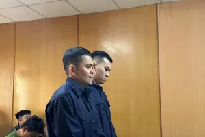 lộ bí mật công tác