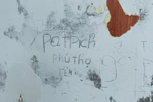 Du khách phản ứng gay gắt vì điểm cực Bắc, Hà Giang bị vẽ bậy