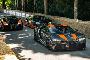 Ba siêu xe Bugatti phá kỷ lục thế giới cùng ra mắt
