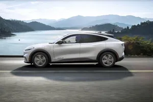 Những chiếc SUV điện đi được 320 km trở lên chỉ với một lần sạc