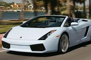 Tốp 10 chiếc xe mui trần của Ý tốt nhất từng được sản xuất